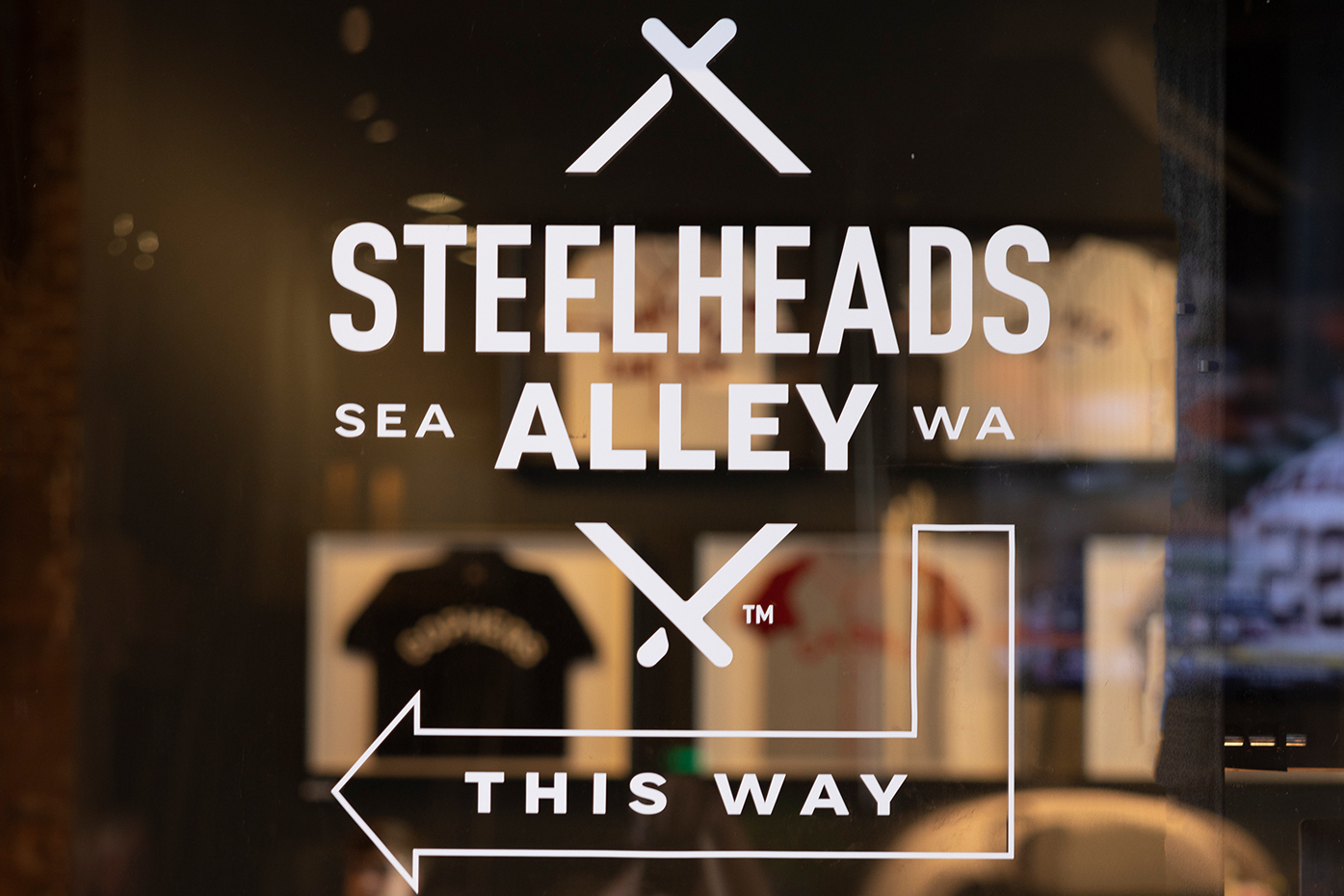 Steelheads Sea Alley, WA, sign pointing this way